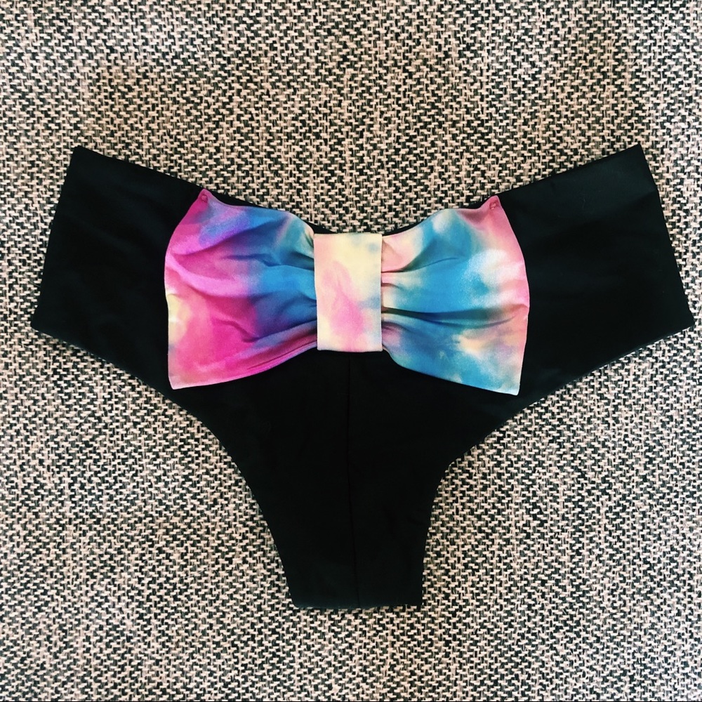 Cheeky bathing suit bottoms with tie dye bow!